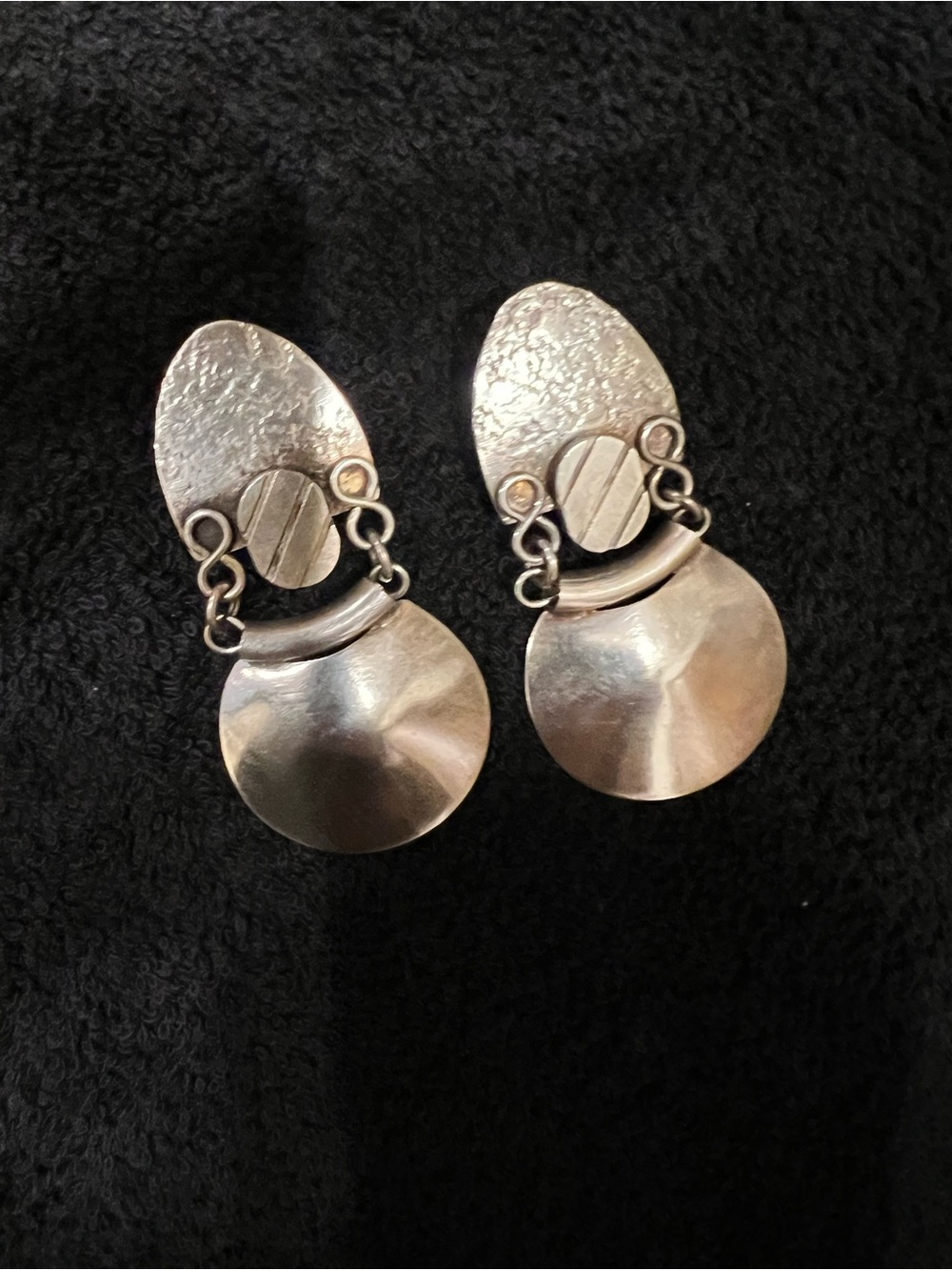 Silver toned Textured Drop Earrings - Elegant Women Jewelry - Picture 3 of 4